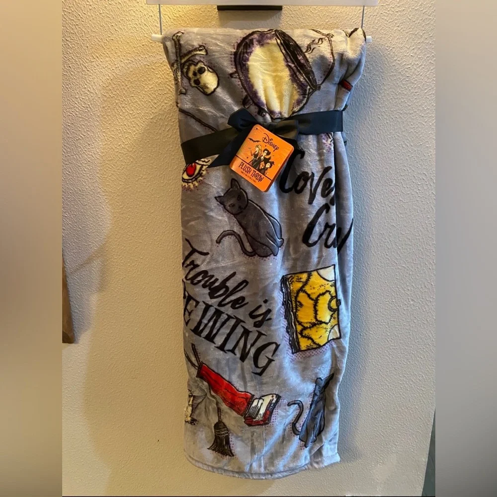 Disney Villains TROUBLE IS BREWING Hocus Pocus Plush Throw 50”x70” Brand New